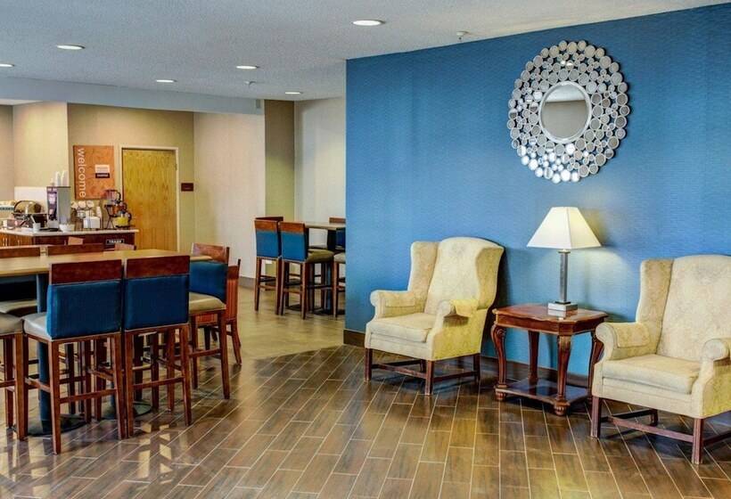 هتل Comfort Inn & Suites North Greenfield