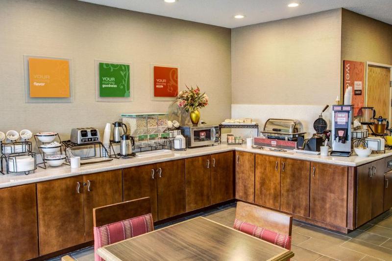 هتل Comfort Inn & Suites North Greenfield