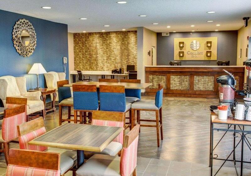 هتل Comfort Inn & Suites North Greenfield
