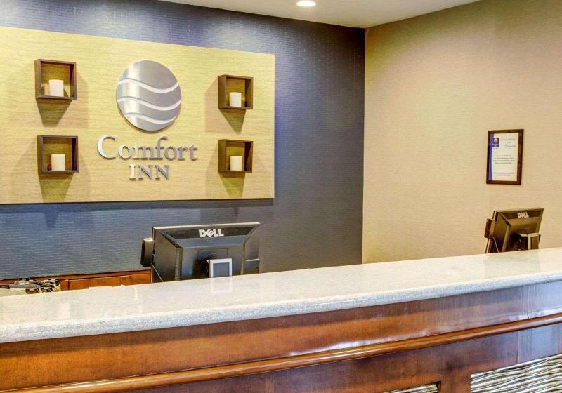 هتل Comfort Inn & Suites North Greenfield