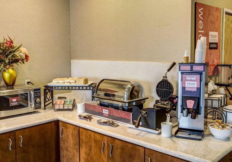 هتل Comfort Inn & Suites North Greenfield