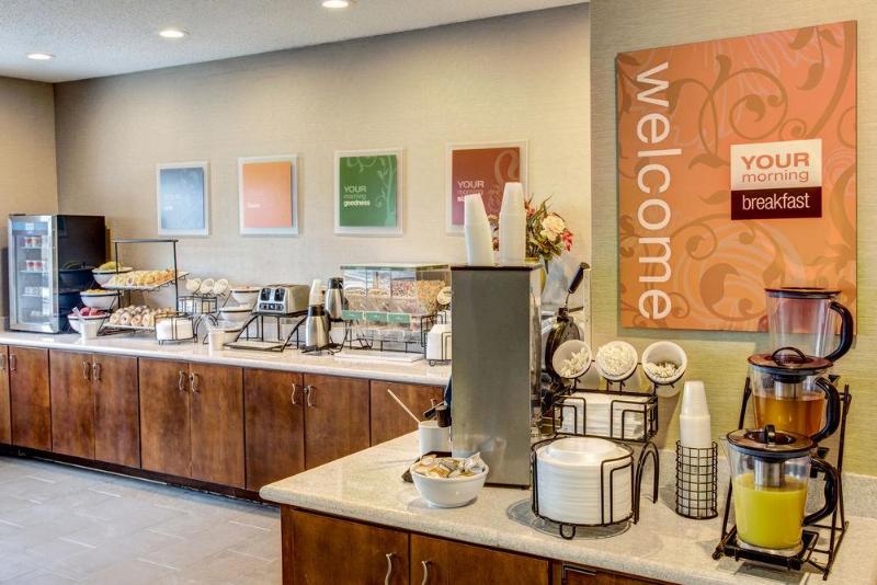 هتل Comfort Inn & Suites North Greenfield