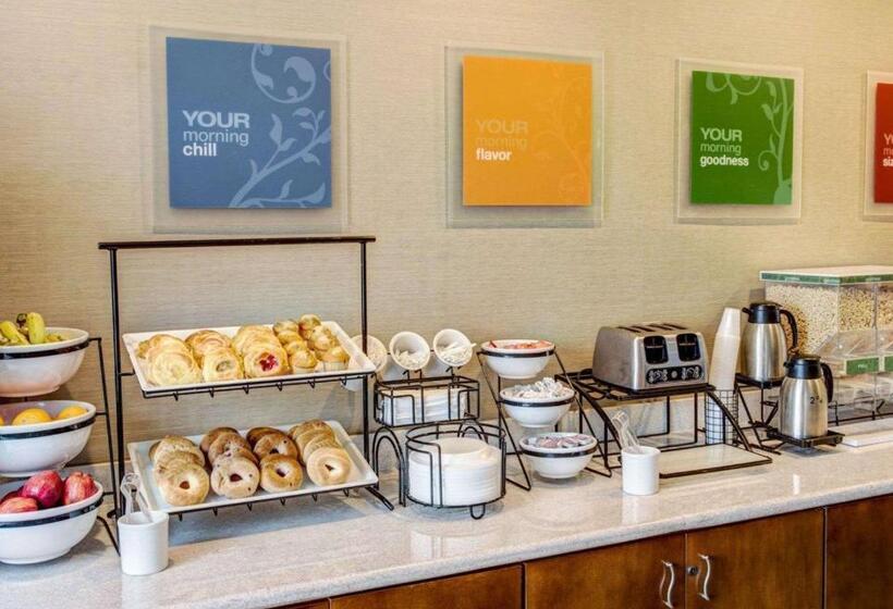 هتل Comfort Inn & Suites North Greenfield