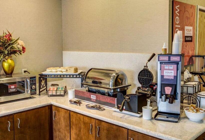 هتل Comfort Inn & Suites North Greenfield