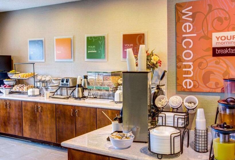 هتل Comfort Inn & Suites North Greenfield