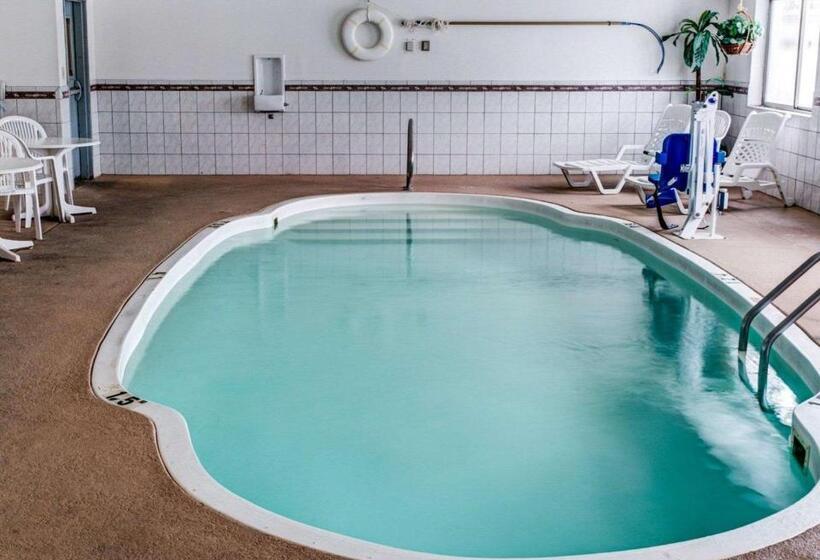 هتل Comfort Inn & Suites North Greenfield