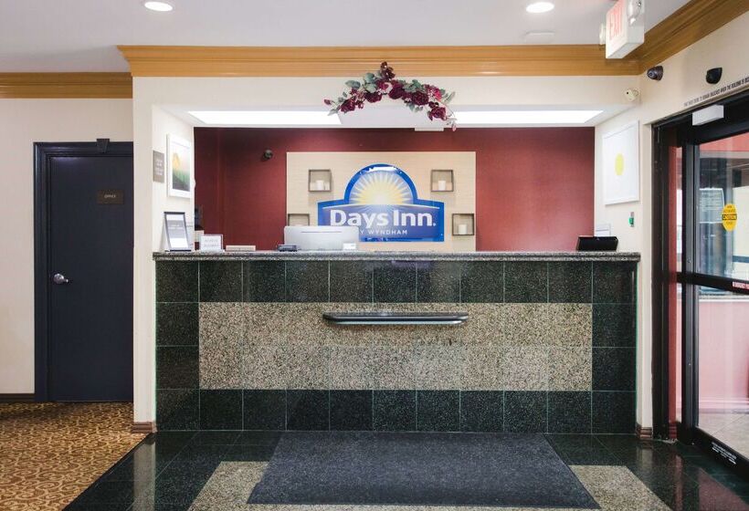 בית מלון כפרי Days Inn By Wyndham Rosenberg