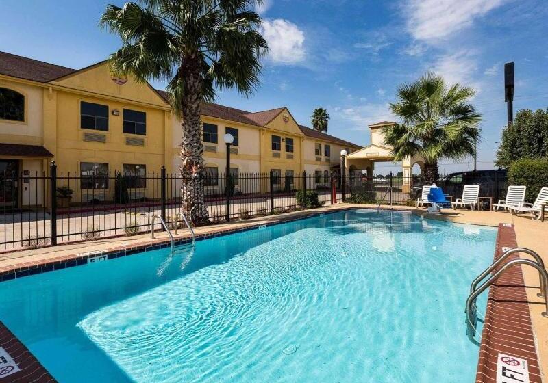 בית מלון כפרי Days Inn By Wyndham Rosenberg