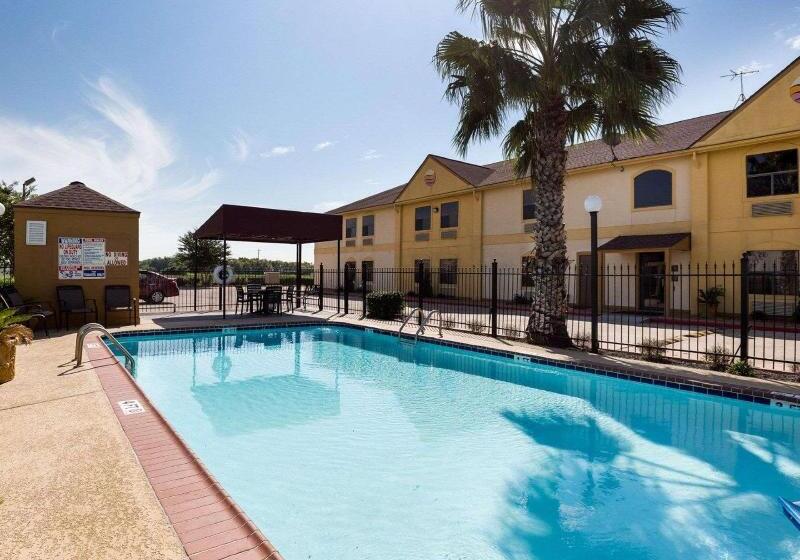 בית מלון כפרי Days Inn By Wyndham Rosenberg