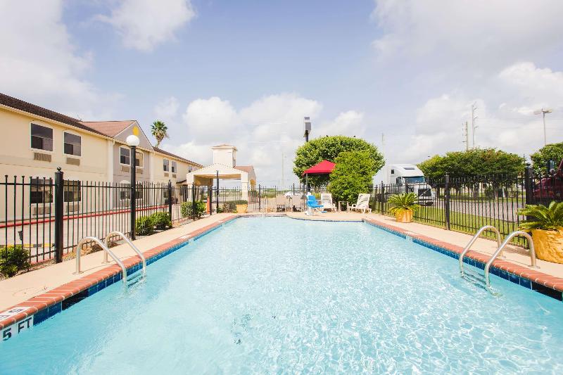 בית מלון כפרי Days Inn By Wyndham Rosenberg