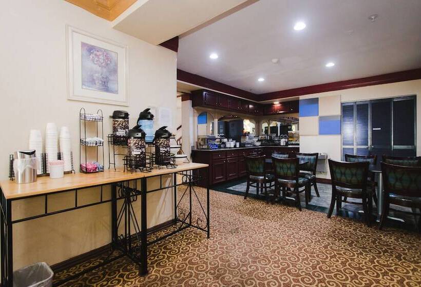 בית מלון כפרי Days Inn By Wyndham Rosenberg