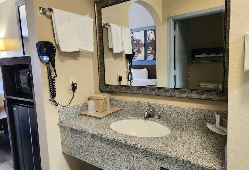 בית מלון כפרי Days Inn By Wyndham Rosenberg