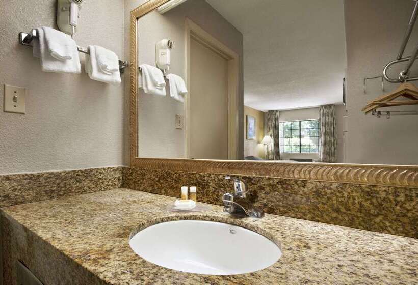 בית מלון כפרי Days Inn By Wyndham Southaven Ms