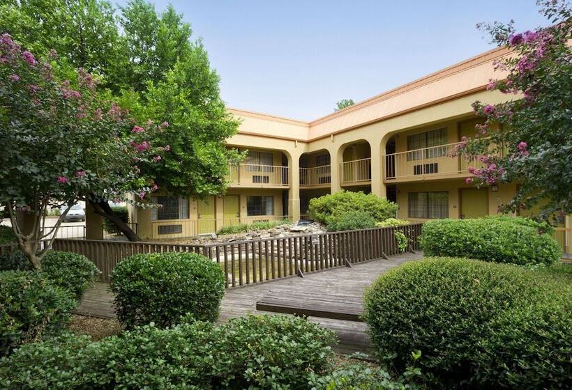 בית מלון כפרי Days Inn By Wyndham Southaven Ms