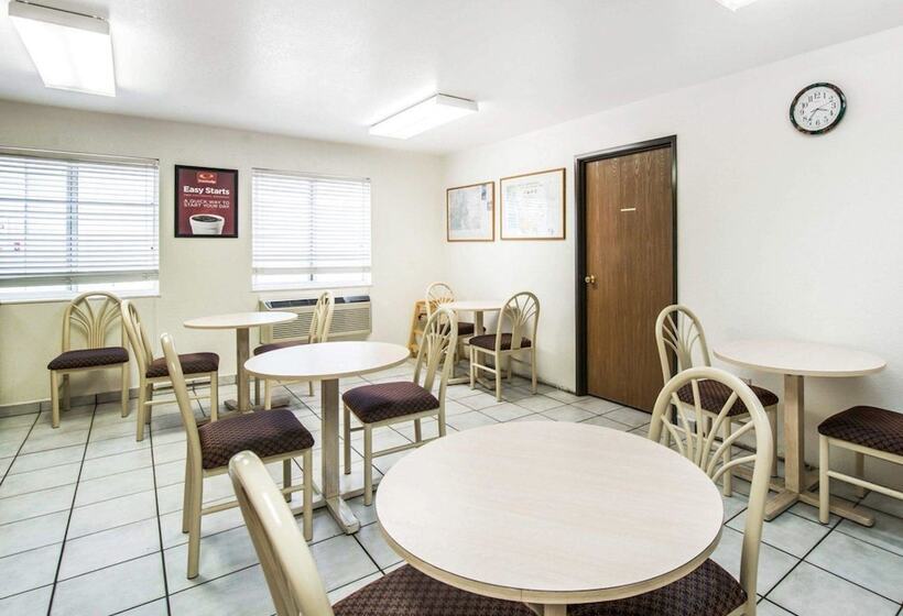 فندق Econo Lodge