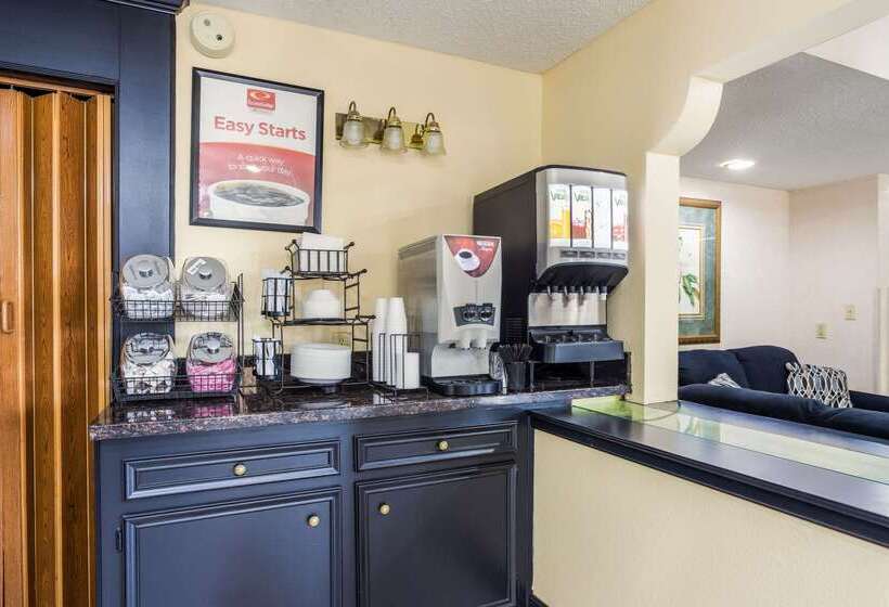 فندق Econo Lodge Clinton