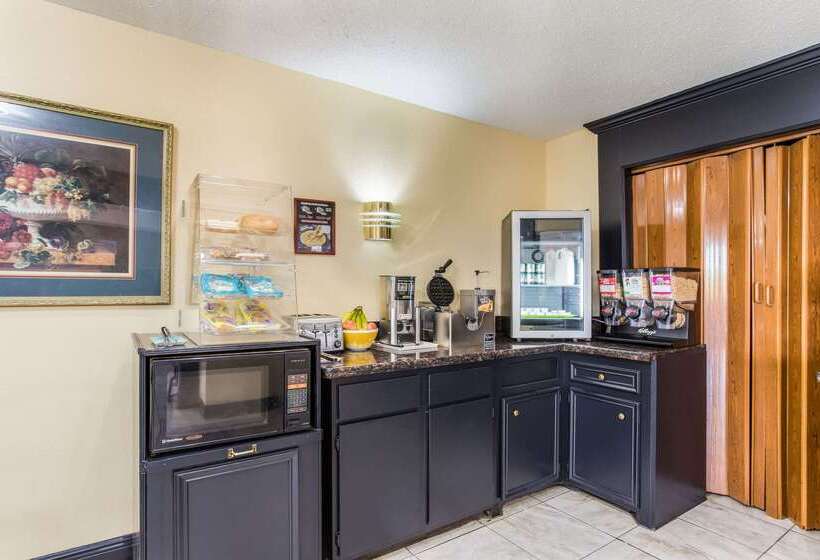 فندق Econo Lodge Clinton