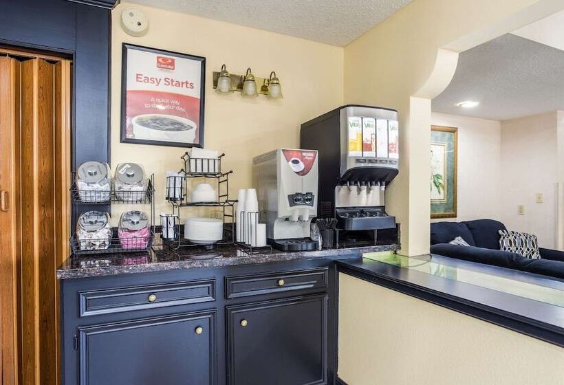 فندق Econo Lodge Clinton