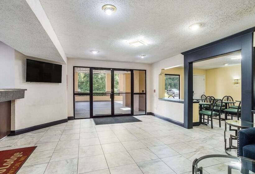 فندق Econo Lodge Clinton