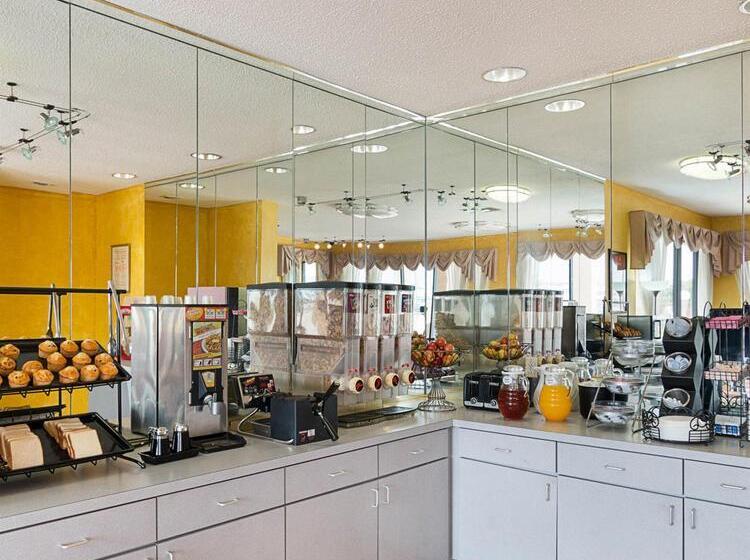 בית מלון כפרי Econo Lodge Hillsboro I 35