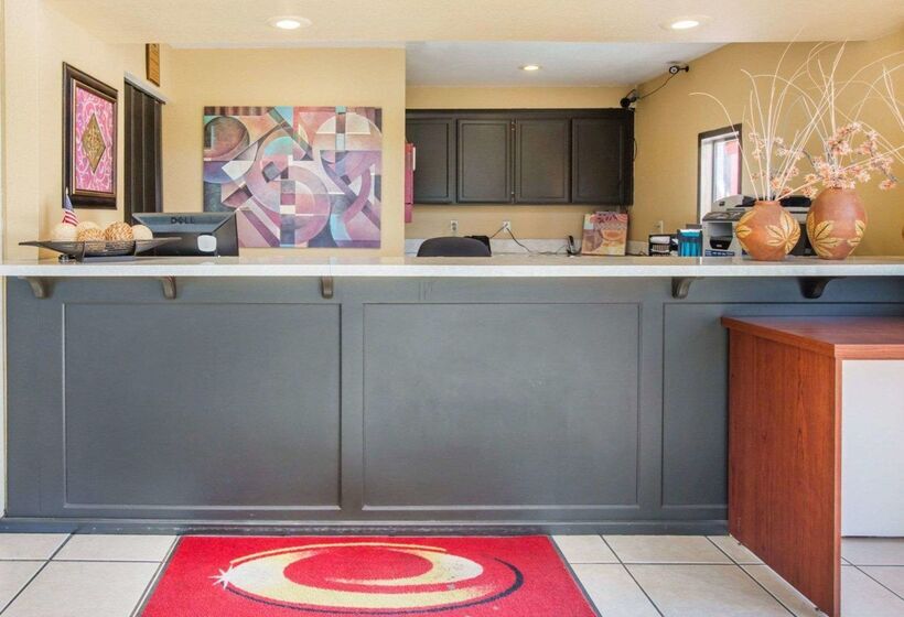 ホテル Econo Lodge Inn & Suites Lodi   Wine Country Area