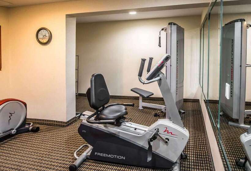 فندق Econo Lodge Inn & Suites Monroe