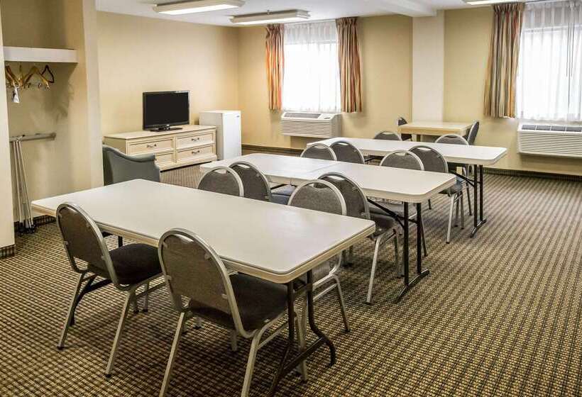 فندق Econo Lodge Inn & Suites Monroe