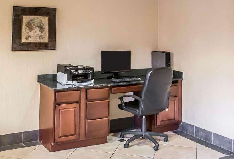 فندق Econo Lodge Inn & Suites Monroe