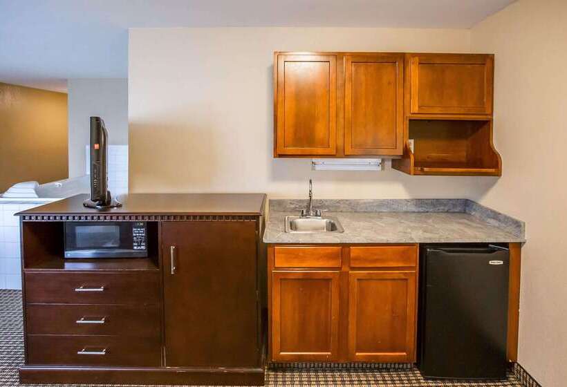 فندق Econo Lodge Inn & Suites Monroe