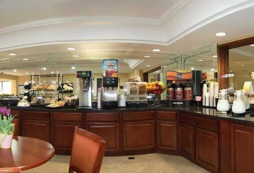 فندق Econo Lodge Inn & Suites Monroe