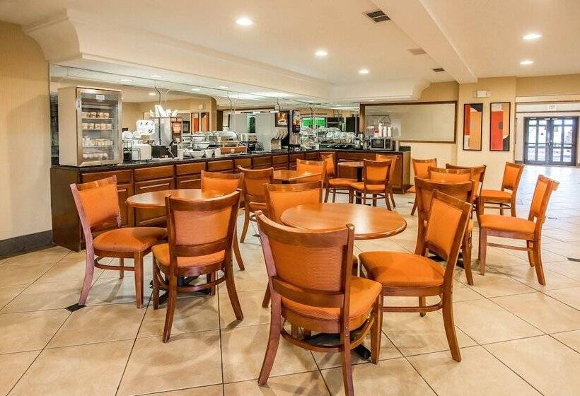 فندق Econo Lodge Inn & Suites Monroe