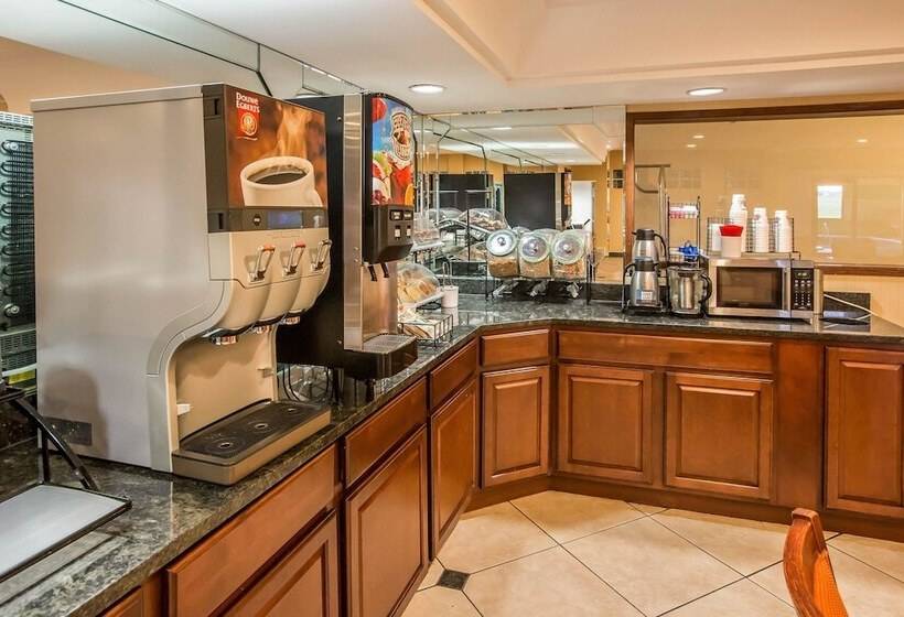 فندق Econo Lodge Inn & Suites Monroe