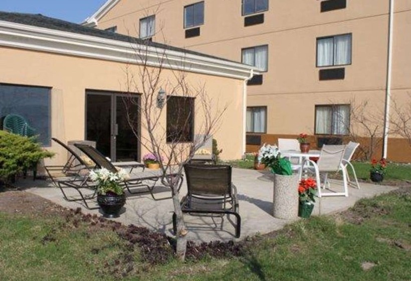Отель Econo Lodge Inn & Suites Monroe