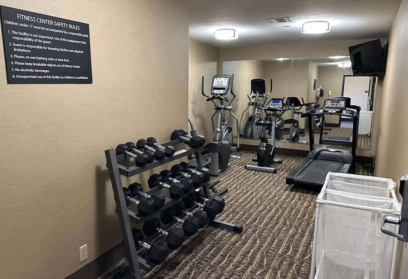 هتل Super 8 By Wyndham Alexandria La