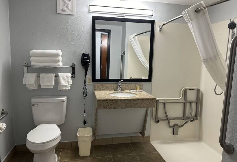 هتل Super 8 By Wyndham Alexandria La