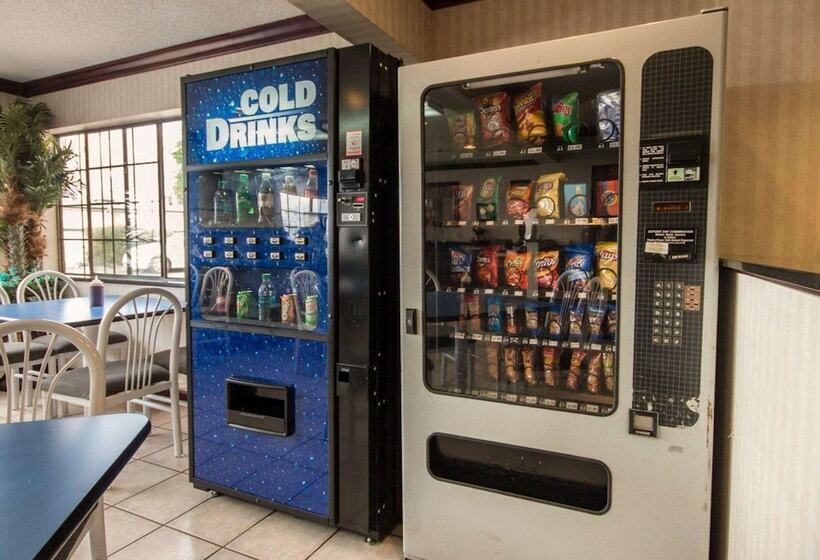 酒店 Econo Lodge Inn & Suites