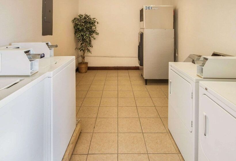 酒店 Econo Lodge Inn & Suites