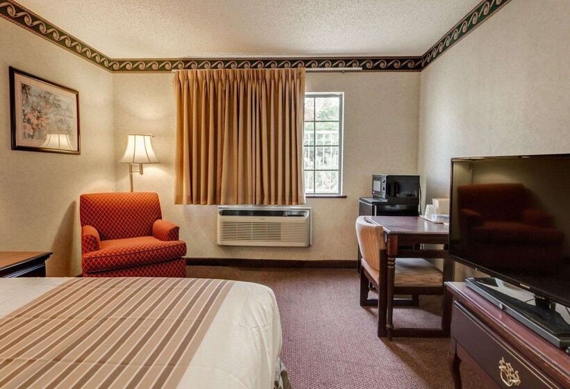 Отель Econo Lodge Inn & Suites