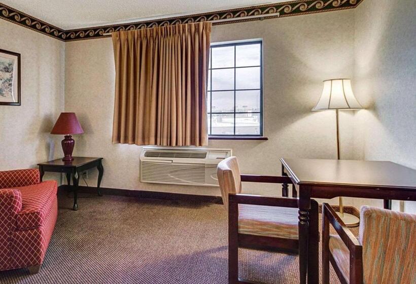 Отель Econo Lodge Inn & Suites