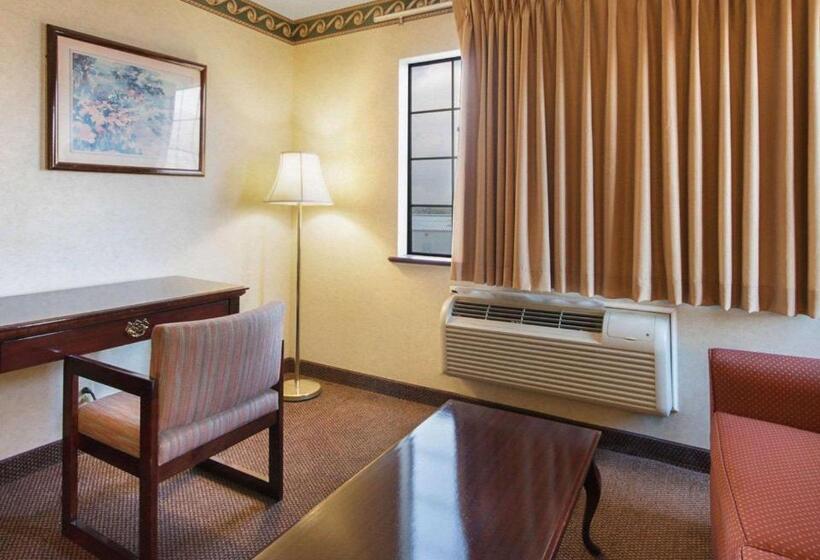 酒店 Econo Lodge Inn & Suites