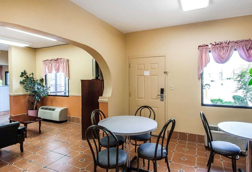 هتل Econo Lodge Inn & Suites I20, Exit 73