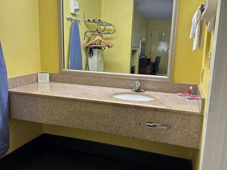 فندق Econo Lodge
