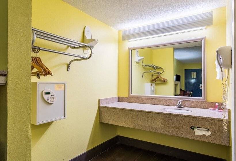 فندق Econo Lodge