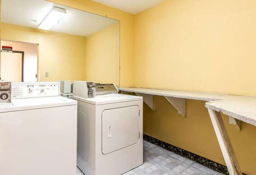 酒店 Econo Lodge & Suites