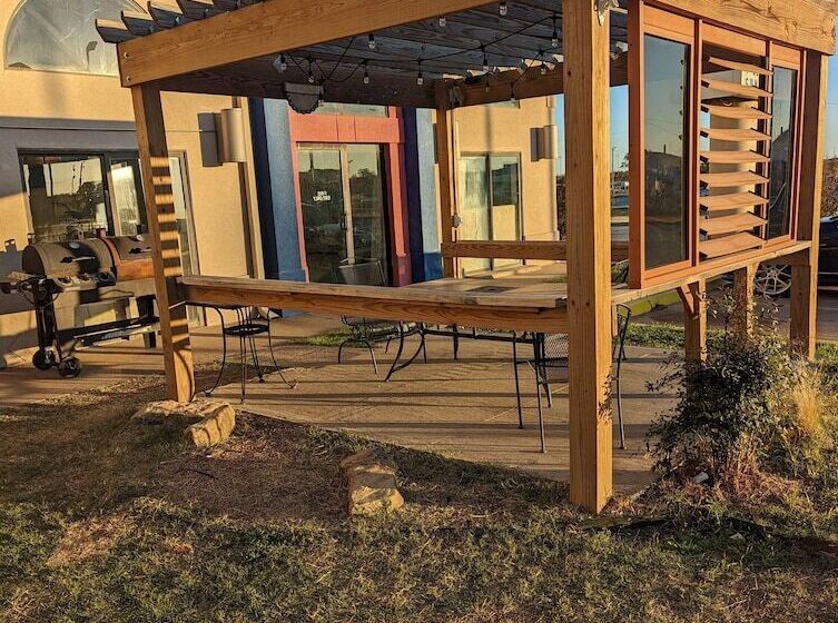 ホテル Executive Inn And Suites Wichita Falls