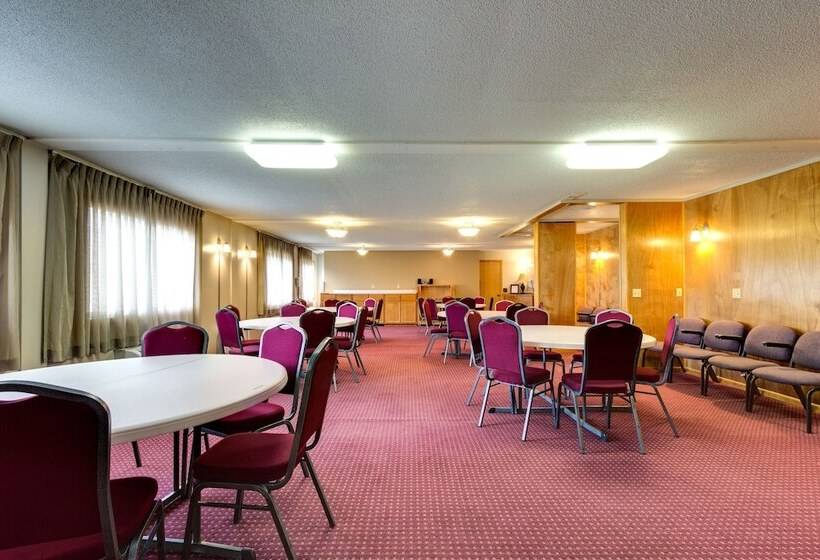 酒店 Fireside Inn And Suites