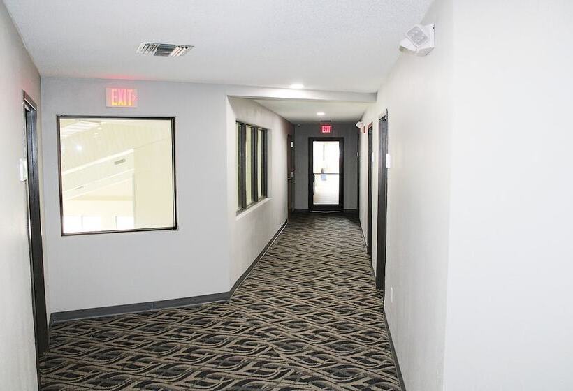 فندق Greenlight Inn & Suites