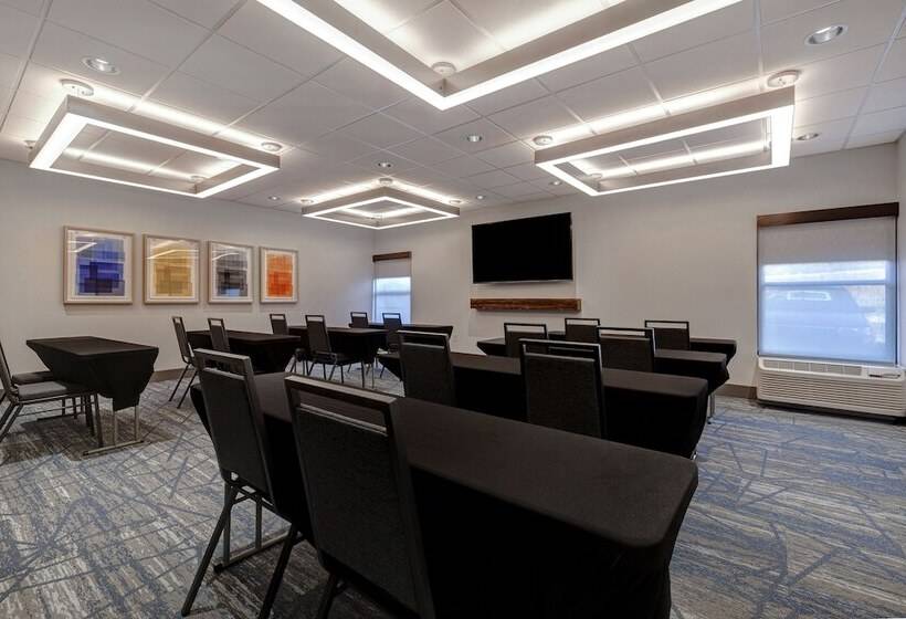 בית מלון כפרי Holiday Inn Express & Suites Central Omaha, An Ihg