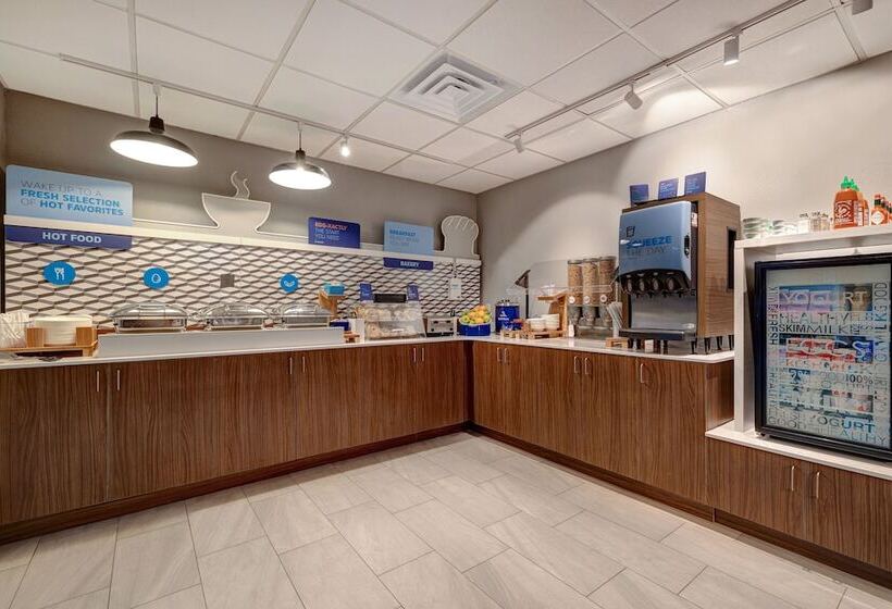 בית מלון כפרי Holiday Inn Express & Suites Central Omaha, An Ihg