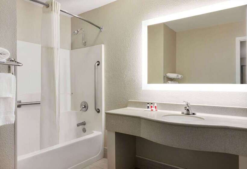 هتل Howard Johnson By Wyndham Chattanooga Lookout Mountain I 24